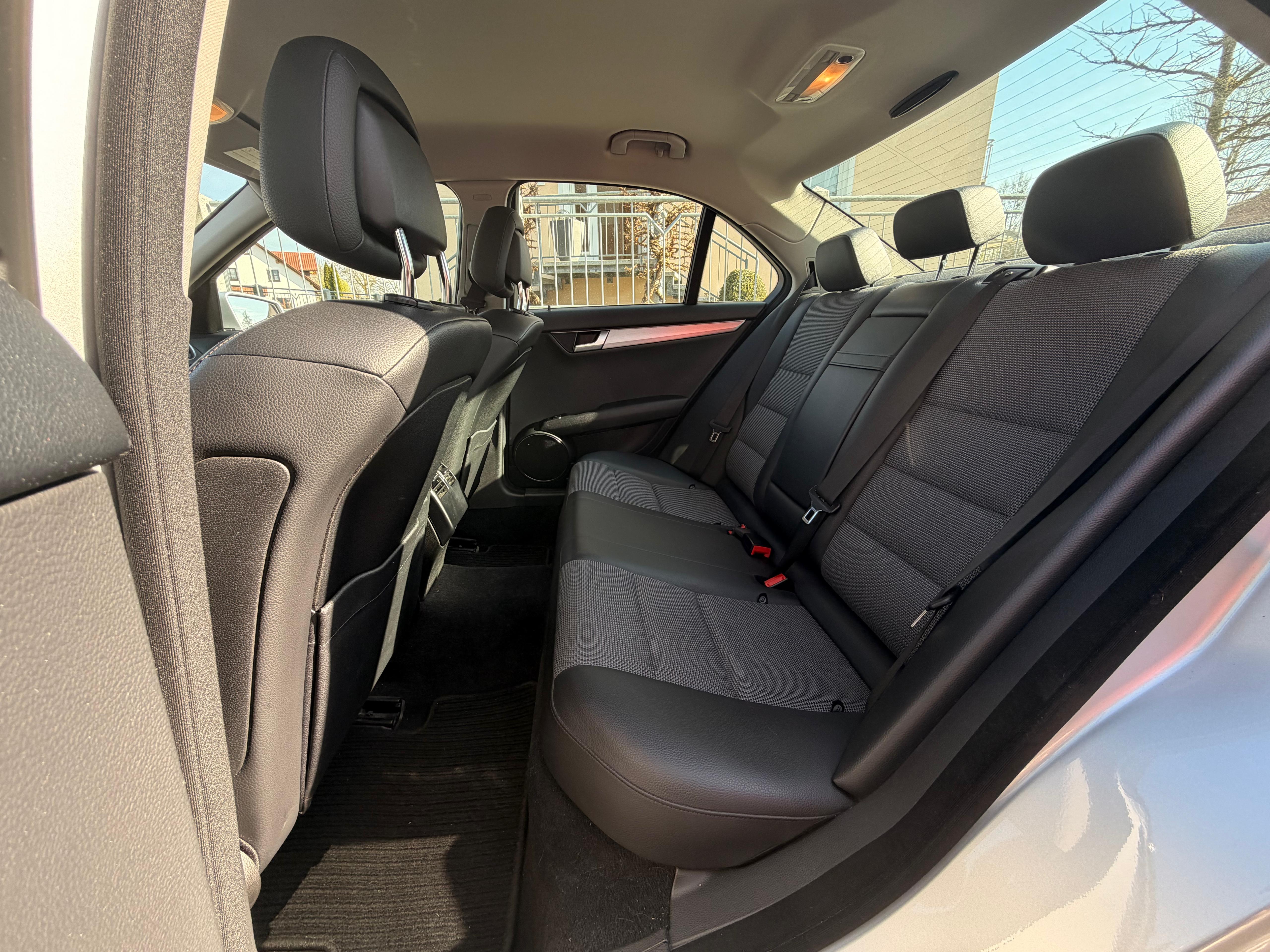 Mercedes-Benz Limousine C 180 CGI BlueEfficiency - Image 14