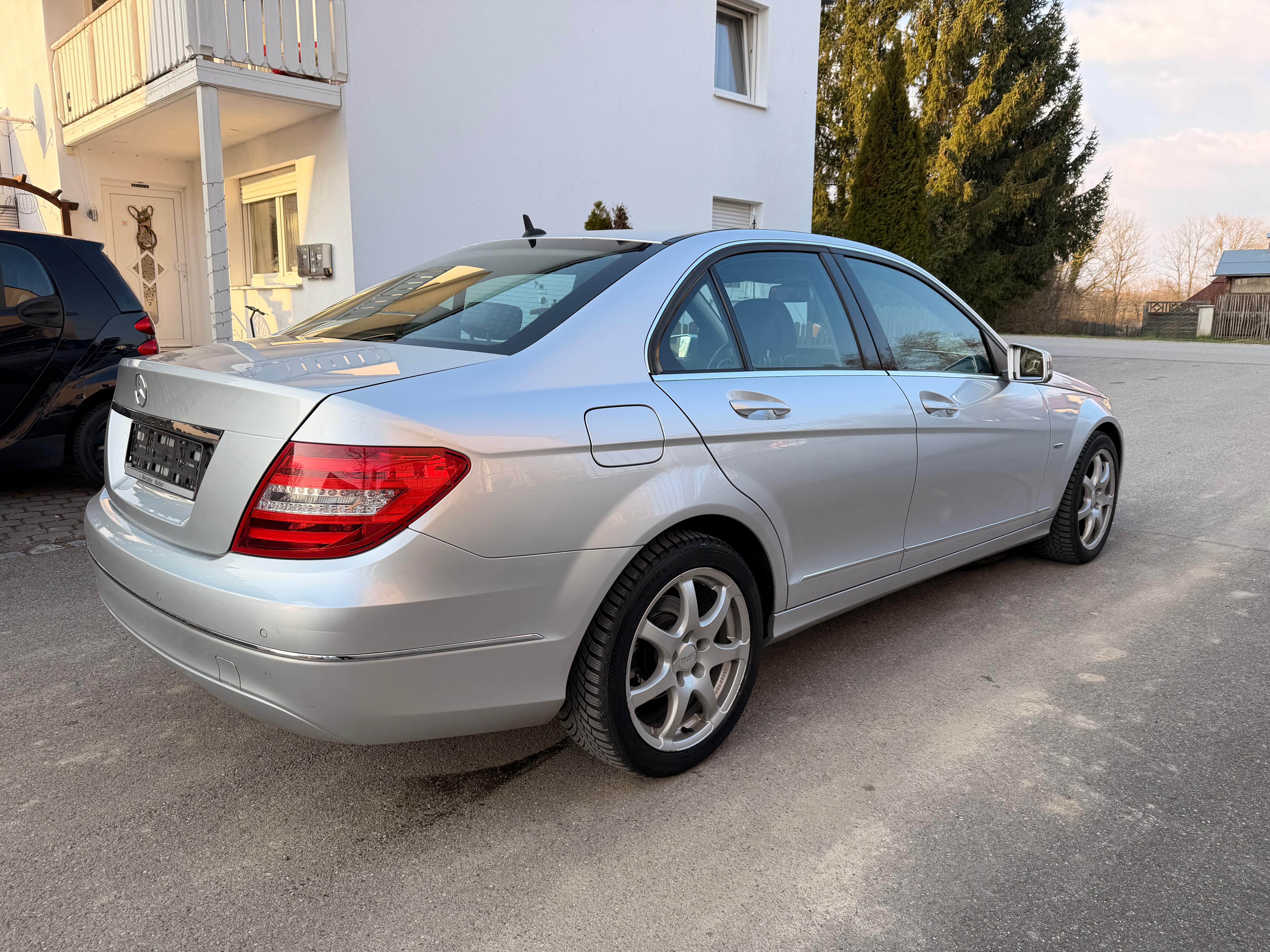Mercedes-Benz Limousine C 180 CGI BlueEfficiency - Image 11