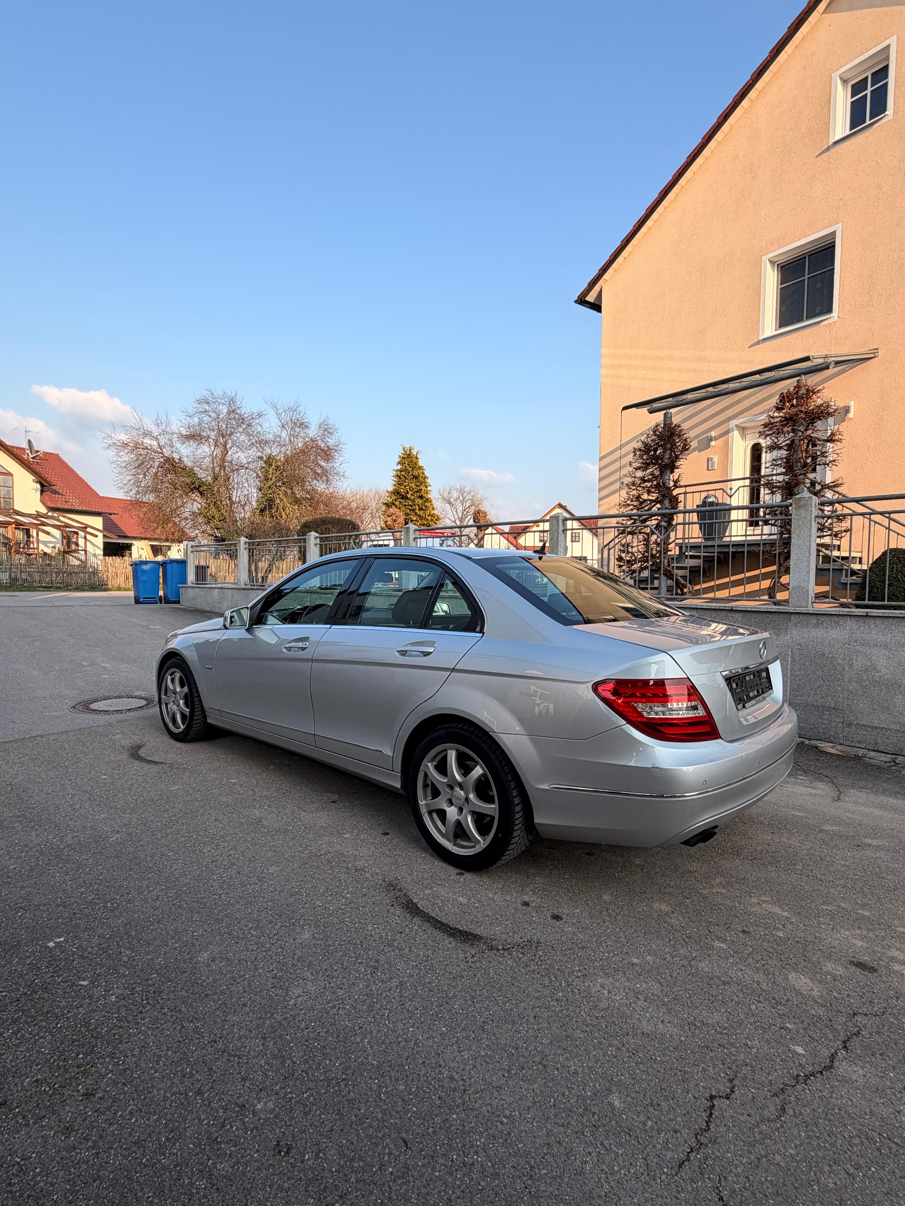 Mercedes-Benz Limousine C 180 CGI BlueEfficiency - Image 8